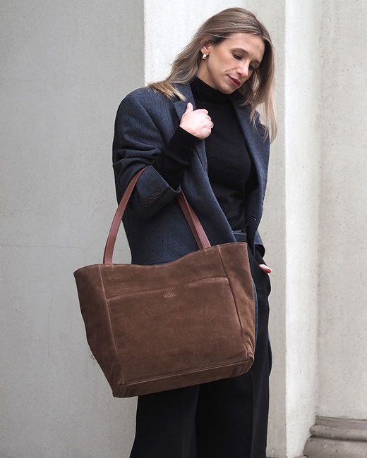 Duża torebka shopper zamszowa z kieszenią zewnętrzną czekoladowa – Marco Mazzini